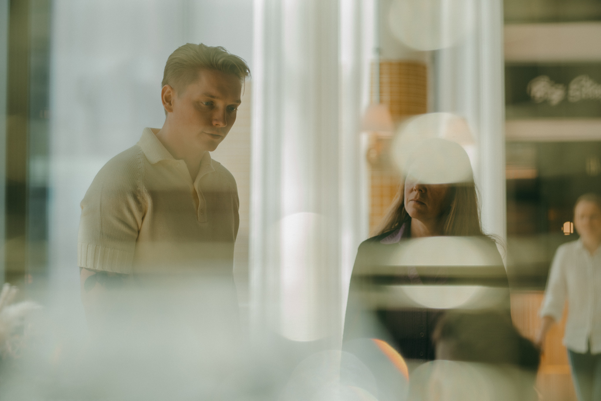 Två personer som pratar