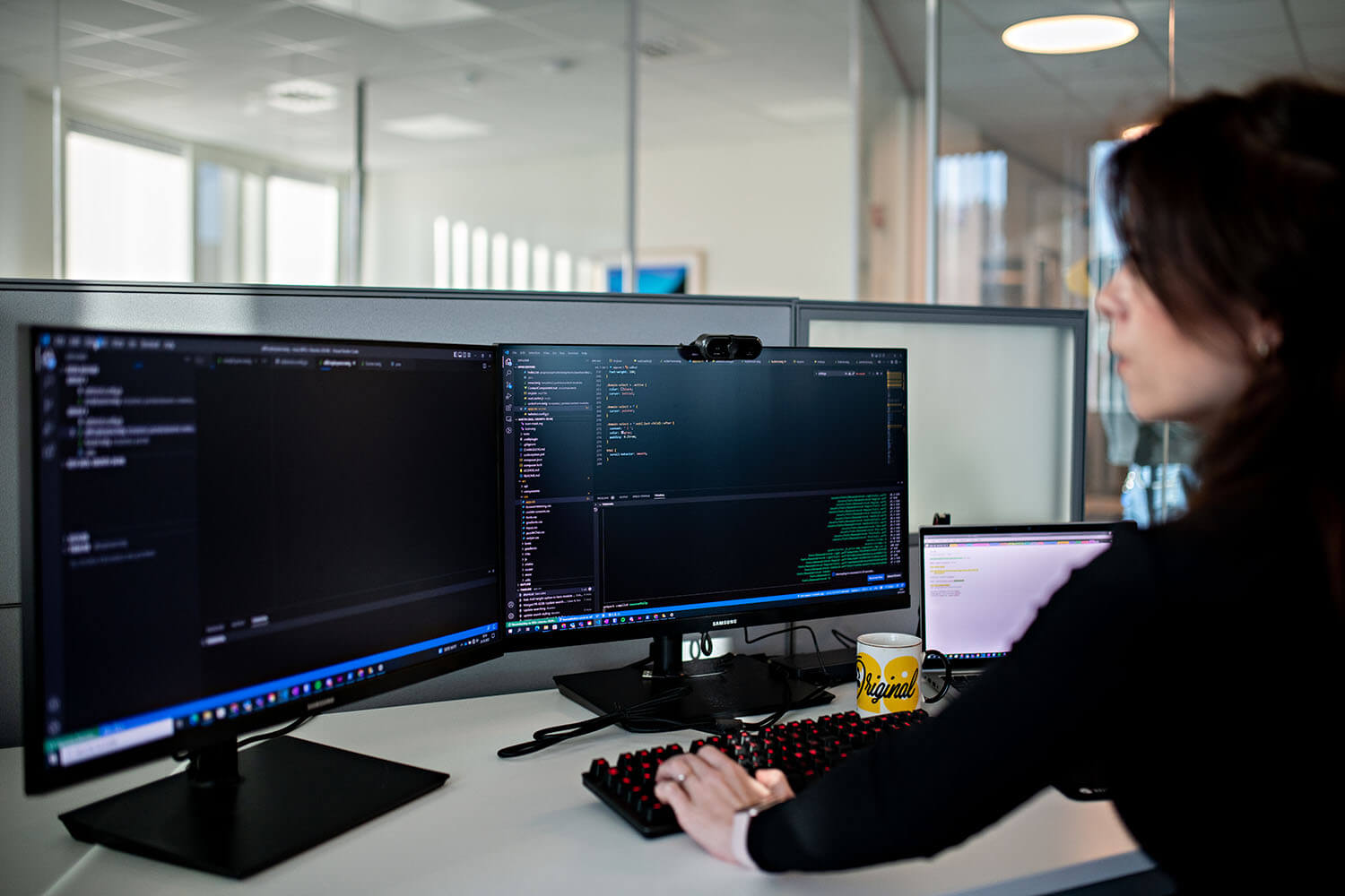 coding 2 screens -1500x